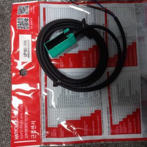 Alternative view of Cảm biến từ DC 3 dây Hanyoung UP18S-5NA