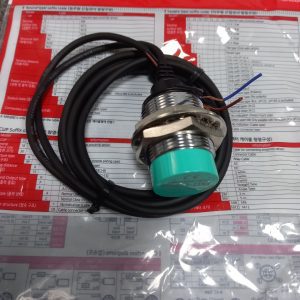 Alternative view of Cảm biến từ DC 3 dây Hanyoung UP30RD-15NA